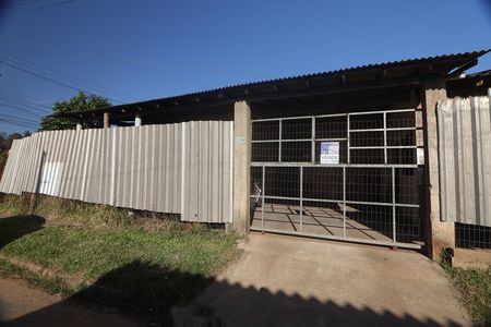 Fachada de casa à venda com 3 quartos, 150m² em Guajuviras, Canoas