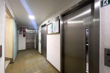 Hall de entrada de apartamento à venda com 2 quartos, 66m² em Cambuci, São Paulo