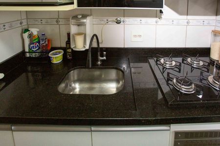 Cozinha de apartamento à venda com 2 quartos, 48m² em Jardim Miriam, São Paulo