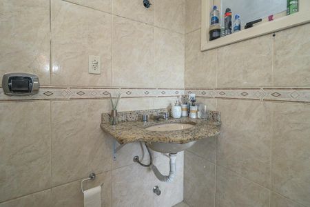 Banheiro da Suíte de apartamento para alugar com 3 quartos, 110m² em Jardim Itu, Porto Alegre
