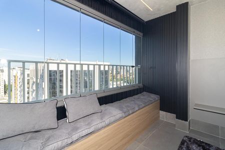 Varanda de kitnet/studio para alugar com 1 quarto, 30m² em Indianópolis, São Paulo