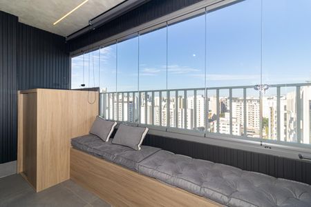 Varanda de kitnet/studio para alugar com 1 quarto, 30m² em Indianópolis, São Paulo