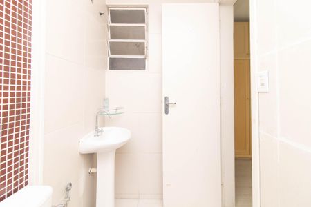 Banheiro de apartamento para alugar com 1 quarto, 40m² em Vila Nova, Porto Alegre