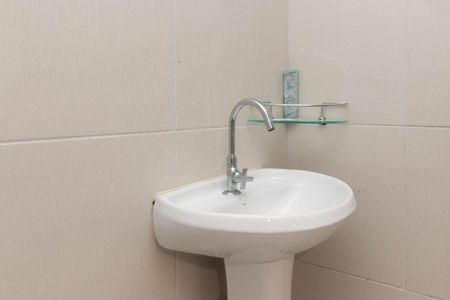 Banheiro de apartamento para alugar com 1 quarto, 40m² em Vila Nova, Porto Alegre