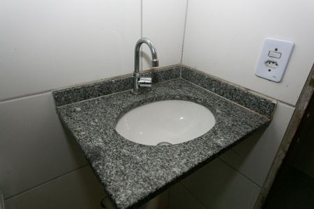 Banheiro de apartamento para alugar com 2 quartos, 50m² em Cidade Líder, São Paulo