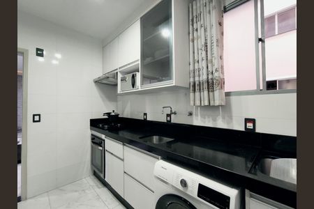 Apartamento à venda com 52m², 2 quartos e 1 vaga Apartamento à venda com 52m², 2 quartos e 1 vagaCozinha e Área de Serviço