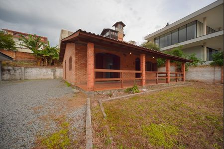 Área externa de casa para alugar com 3 quartos, 240m² em Campeche, Florianópolis