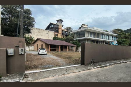Fachada de casa para alugar com 3 quartos, 240m² em Campeche, Florianópolis