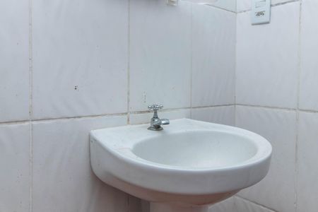 Banheiro de apartamento à venda com 1 quarto, 39m² em Cristal, Porto Alegre