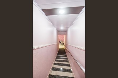 Casa à venda com 125m², 3 quartos e 1 vaga Casa à venda com 125m², 3 quartos e 1 vagaEscada