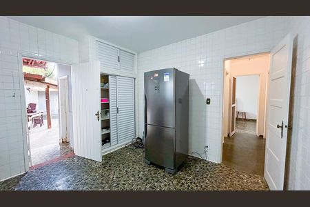 Casa para alugar com 479m², 4 quartos e 4 vagas Casa para alugar com 479m², 4 quartos e 4 vagasCozinha