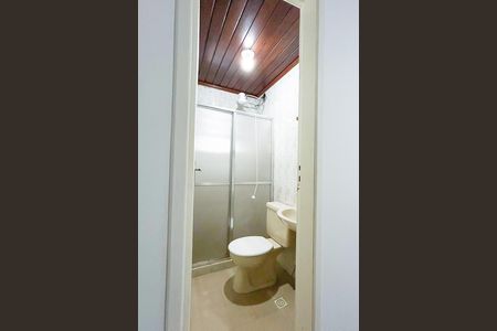 Casa para alugar com 479m², 4 quartos e 4 vagas Casa para alugar com 479m², 4 quartos e 4 vagasBanheiro da suíte 2