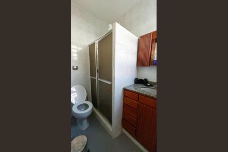 Casa para alugar com 479m², 4 quartos e 4 vagas Casa para alugar com 479m², 4 quartos e 4 vagasBanheiro da suíte