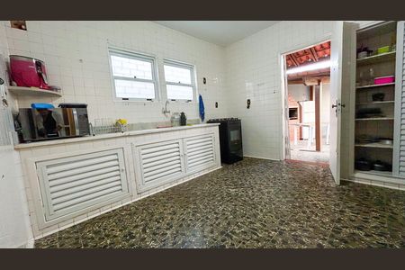 Casa para alugar com 479m², 4 quartos e 4 vagas Casa para alugar com 479m², 4 quartos e 4 vagasCozinha