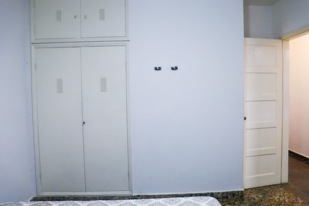 Casa para alugar com 479m², 4 quartos e 4 vagas Casa para alugar com 479m², 4 quartos e 4 vagasQuarto