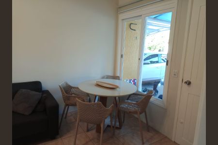 Casa à venda com 2 quartos, 105m² em Rio Branco, Canoas