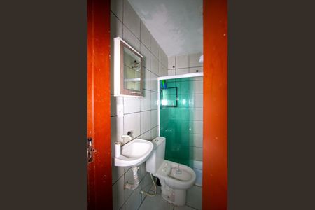 Banheiro de casa para alugar com 2 quartos, 58m² em Alcantara, São Gonçalo