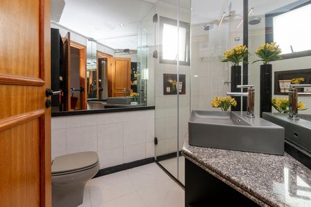 Apartamento para alugar com 123m², 3 quartos e 2 vagas Apartamento para alugar com 123m², 3 quartos e 2 vagasBanheiro