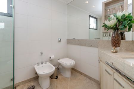 Apartamento para alugar com 123m², 3 quartos e 2 vagas Apartamento para alugar com 123m², 3 quartos e 2 vagasBanheiro da Suíte