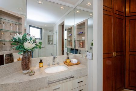 Apartamento para alugar com 123m², 3 quartos e 2 vagas Apartamento para alugar com 123m², 3 quartos e 2 vagasBanheiro da Suíte