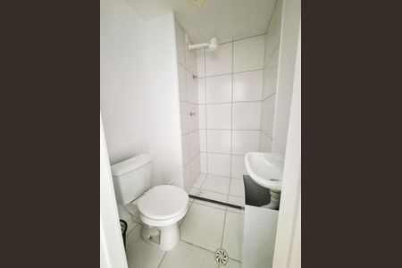 Banheiro de kitnet/studio para alugar com 1 quarto, 15m² em República, São Paulo