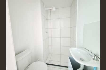 Banheiro de kitnet/studio para alugar com 1 quarto, 15m² em República, São Paulo