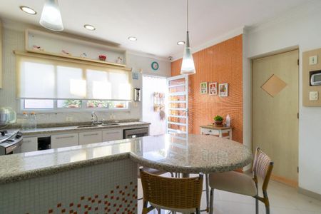 Casa à venda com 320m², 3 quartos e 3 vagas