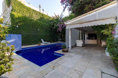 Casa à venda com 320m², 3 quartos e 3 vagas