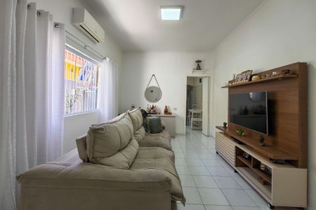 Casa para alugar com 75m², 2 quartos e 3 vagas Casa para alugar com 75m², 2 quartos e 3 vagasSala