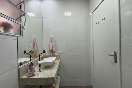 Banheiro de casa para alugar com 2 quartos, 75m² em Vila Caiçara, Praia Grande