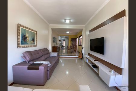 Sala de casa à venda com 3 quartos, 175m² em Rio Pequeno, São Paulo