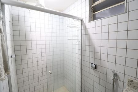 Banheiro de apartamento para alugar com 1 quarto, 50m² em Centro, Uberlândia