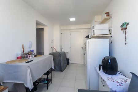 Sala - Cozinha de apartamento para alugar com 1 quarto, 32m² em Vila Carmosina, São Paulo