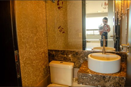Lavabo de apartamento para alugar com 3 quartos, 126m² em Jardim Goiás, Goiânia