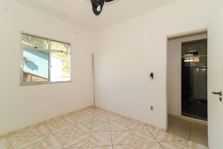 Quarto 2 de apartamento para alugar com 2 quartos, 60m² em Realengo, Rio de Janeiro