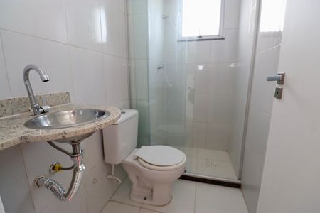 Banheiro de apartamento para alugar com 2 quartos, 49m² em Tancredo Neves, Salvador