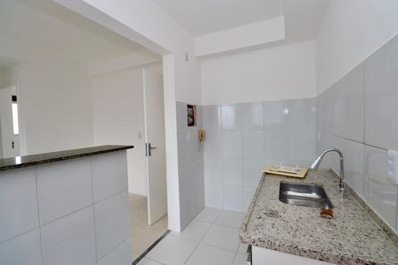 Cozinha de apartamento para alugar com 2 quartos, 49m² em Tancredo Neves, Salvador
