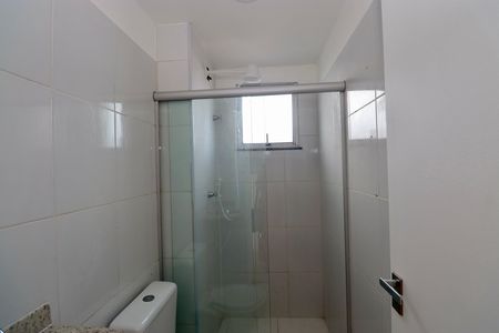 Banheiro de apartamento para alugar com 2 quartos, 49m² em Tancredo Neves, Salvador