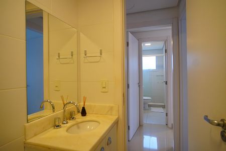 Banheiro social de apartamento para alugar com 2 quartos, 58m² em Bom Jesus, Porto Alegre