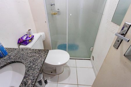 Banheiro de apartamento à venda com 2 quartos, 43m² em Canhema, Diadema
