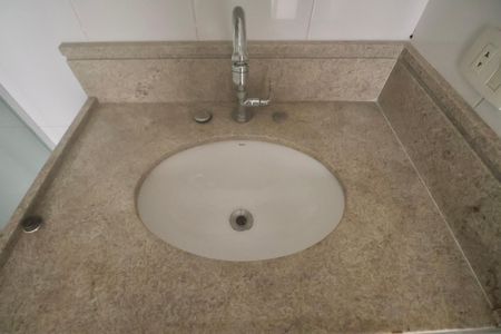 Banheiro Social de apartamento para alugar com 2 quartos, 64m² em Balneario Cidade Atlantica, Guarujá