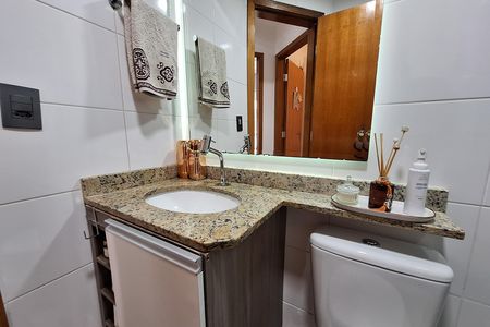 Banheiro de apartamento à venda com 2 quartos, 50m² em Vila Assunção, Santo André