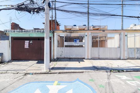 Casa para alugar com 125m², 2 quartos e 2 vagasFachada