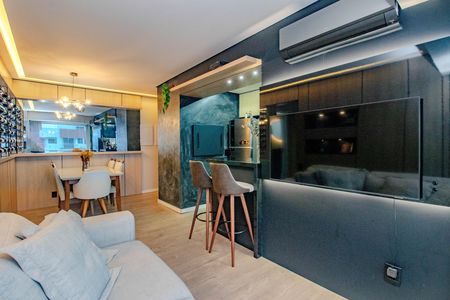 Sala de apartamento à venda com 3 quartos, 73m² em Santa Maria Goretti, Porto Alegre