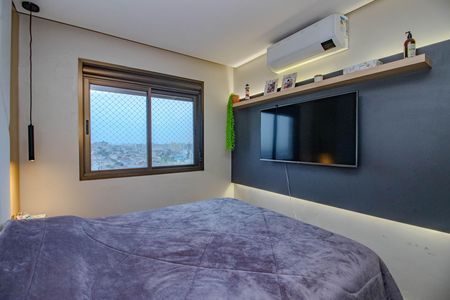 Suíte de apartamento à venda com 3 quartos, 73m² em Santa Maria Goretti, Porto Alegre