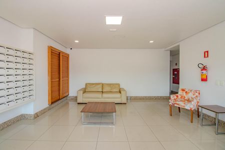Hall de entrada de apartamento à venda com 3 quartos, 73m² em Santa Maria Goretti, Porto Alegre
