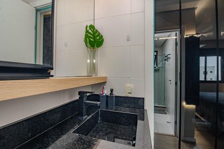 Banheiro da Suíte de apartamento à venda com 3 quartos, 73m² em Santa Maria Goretti, Porto Alegre