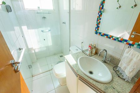 banheiro de apartamento para alugar com 3 quartos, 85m² em Castelo, Belo Horizonte