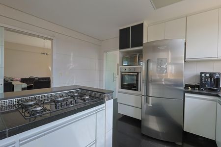 Casa de condomínio para alugar com 380m², 4 quartos e 4 vagas