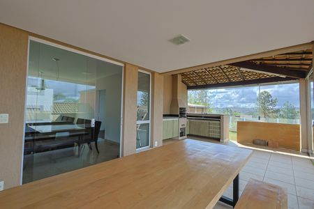Casa de condomínio para alugar com 380m², 4 quartos e 4 vagas